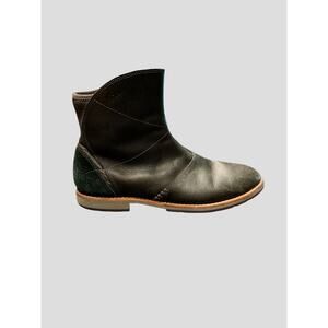 Ahnu boots women size 8.5 Octavia side zip pull on black leather ankle boots.